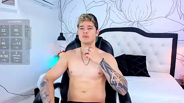 rayan linxx online show from April 12, 7:39 pm