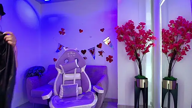 Alanna  scott online show from February 19, 3:36 am