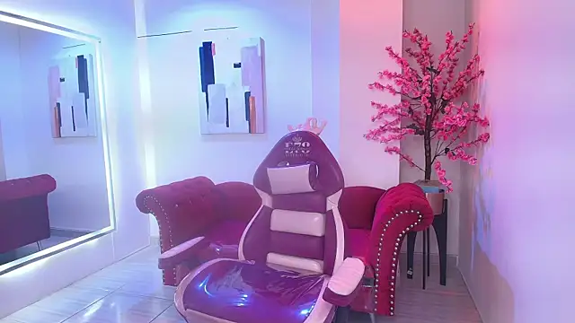 Alanna  scott online show from April 24, 4:25 am