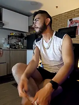 Snapshot of dave_wolf7 chatting on February 12, 12:21 am dave wolf7 online show from February 12, 12:21 am