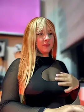 Snapshot of CharlotteUwU_ chatting on February 9, 11:36 pm CharlotteUwU online show from February 9, 11:36 pm