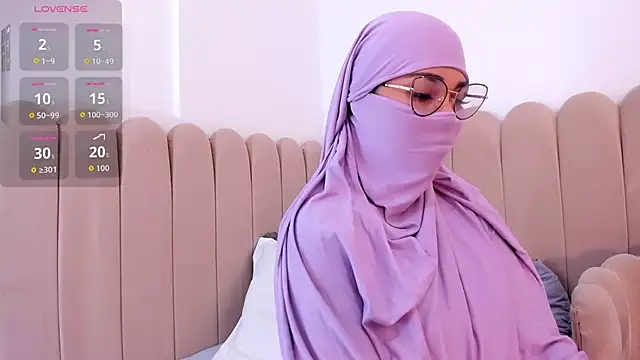 Snapshot of _amisha chatting on February 23, 11:55 am amisha online show from February 23, 11:55 am