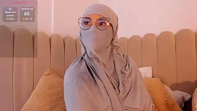 Snapshot of _amisha chatting on February 21, 11:34 am amisha online show from February 21, 11:34 am