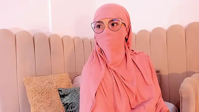 Snapshot of _amisha chatting on February 20, 11:45 am amisha online show from February 20, 11:45 am