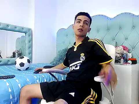 Apolo Richards online show from March 3, 8:05 pm