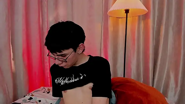 Demian Hush online show from February 21, 7:27 pm