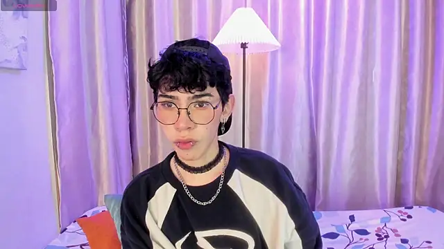 Demian Hush online show from April 5, 3:46 am