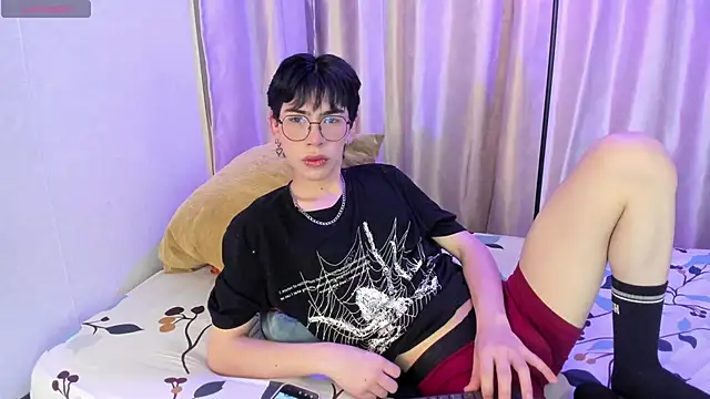 Demian Hush online show from March 26, 3:05 am