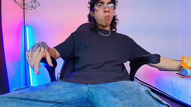 Axell Kussh online show from March 25, 3:39 am