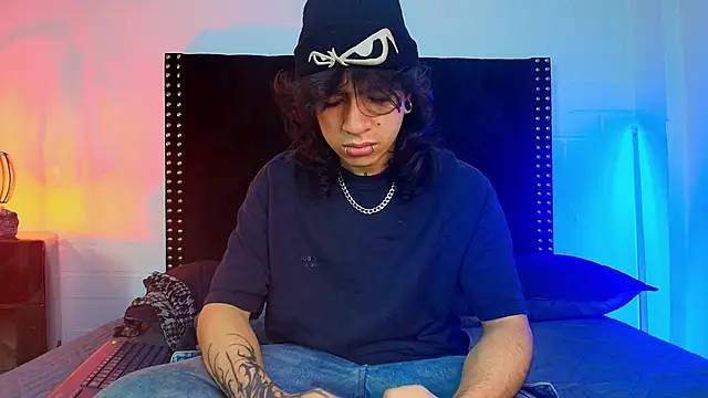 Snapshot of Axell_Kussh chatting on February 21, 12:40 pm Axell Kussh online show from February 21, 12:40 pm