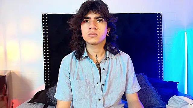 Snapshot of Axell_Kussh chatting on February 17, 2:47 pm Axell Kussh online show from February 17, 2:47 pm