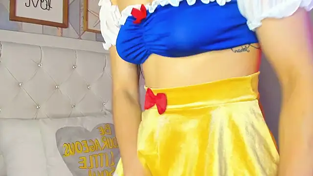 luna forever7 online show from April 9, 7:20 pm