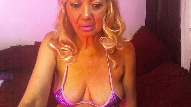 AmelieLux online show from April 7, 7:37 pm