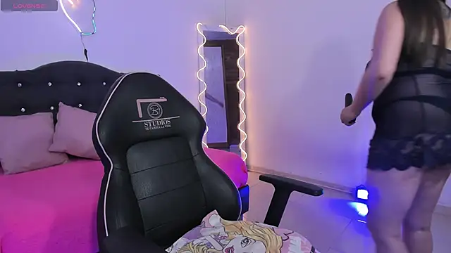 LUNAKITTY TAY online show from March 12, 11:47 am