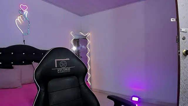 LUNAKITTY TAY online show from March 9, 11:58 am