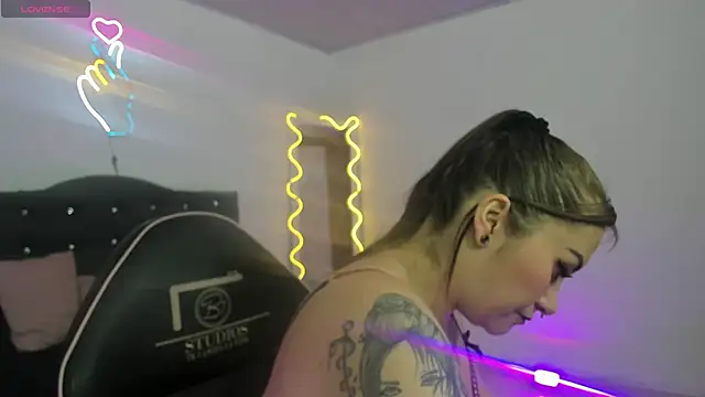 Snapshot of LUNAKITTY_TAY chatting on March 2, 11:39 am LUNAKITTY TAY online show from March 2, 11:39 am