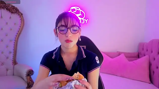 Snapshot of MAHYRA_TAY chatting on June 23, 7:23 pm MAHYRA TAY online show from June 23, 7:23 pm