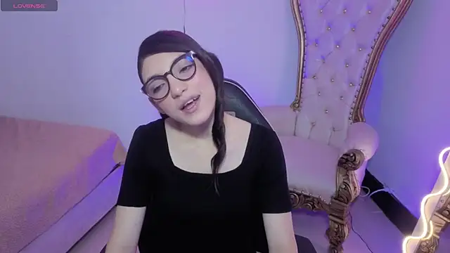 MAHYRA TAY online show from March 24, 7:14 pm