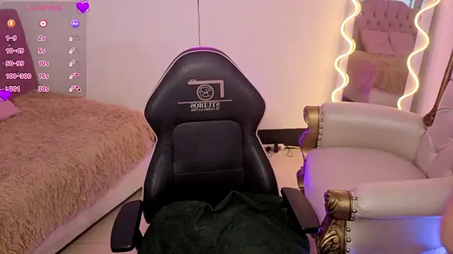 MAHYRA TAY online show from March 6, 7:09 pm