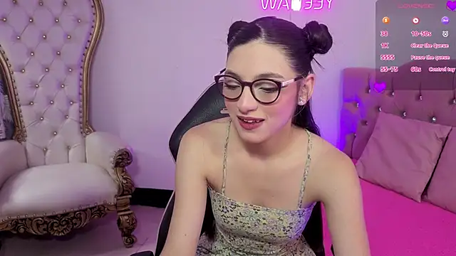 MAHYRA TAY online show from April 8, 7:26 pm