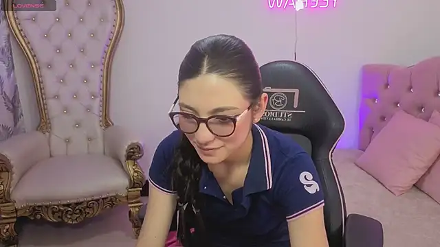 MAHYRA TAY online show from April 23, 7:26 pm