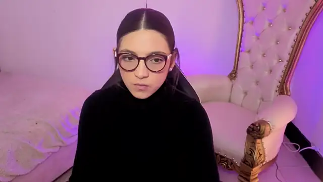 MAHYRA TAY online show from March 18, 7:26 pm