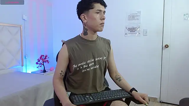 Snapshot of estefan_tay chatting on February 9, 3:15 am estefan tay online show from February 9, 3:15 am