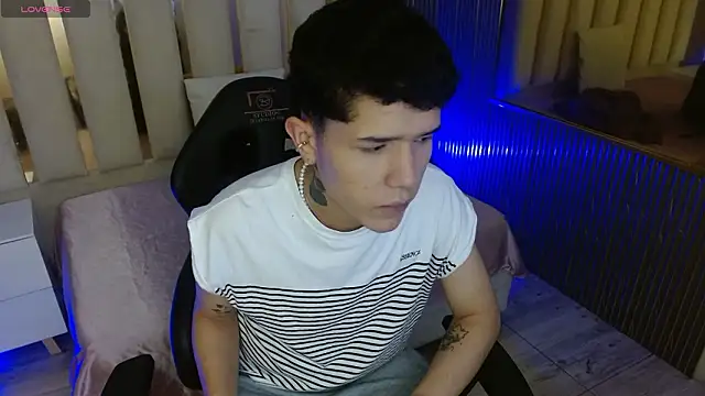 Snapshot of estefan_tay chatting on February 28, 2:33 am estefan tay online show from February 28, 2:33 am