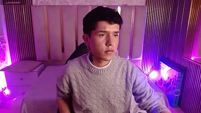 Snapshot of estefan_tay chatting on February 20, 1:35 am estefan tay online show from February 20, 1:35 am