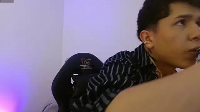 Snapshot of estefan_tay chatting on February 16, 3:27 am estefan tay online show from February 16, 3:27 am