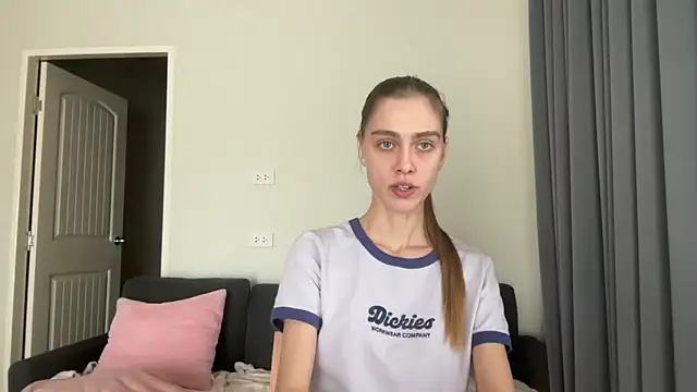 Snapshot of SonyaSweety chatting on February 20, 6:26 am SonyaSweety online show from February 20, 6:26 am