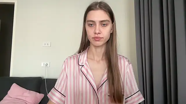 Snapshot of SonyaSweety chatting on February 22, 12:35 am SonyaSweety online show from February 22, 12:35 am