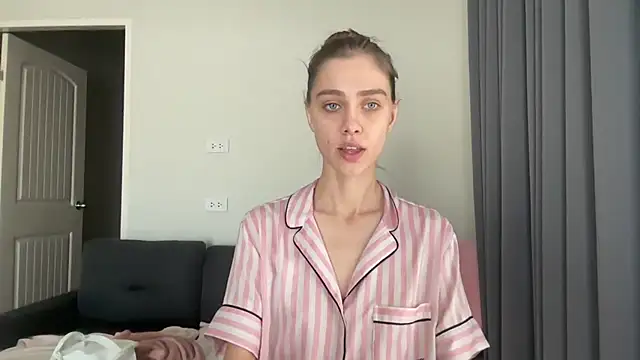 Snapshot of SonyaSweety chatting on February 21, 2:57 am SonyaSweety online show from February 21, 2:57 am