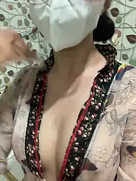 lonely lunae online show from February 7, 5:37 am