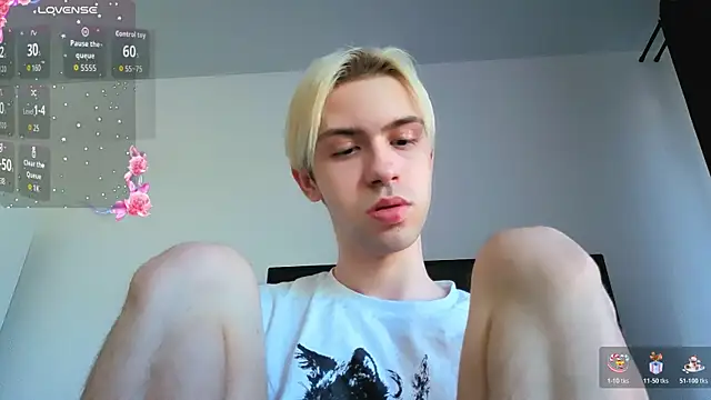 Snapshot of skibatryanka chatting on July 25, 1:39 pm skibatryanka online show from July 25, 1:39 pm