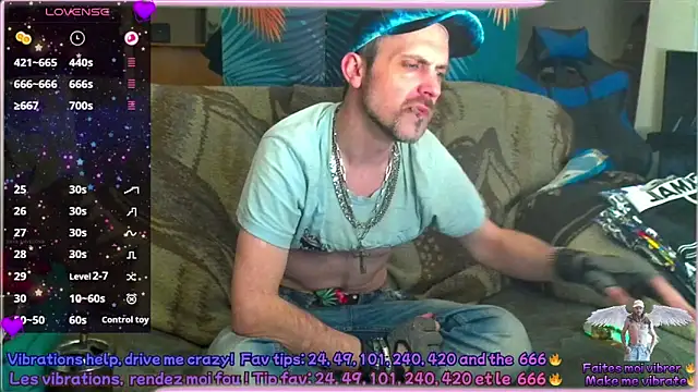 Snapshot of SwatRocShy chatting on March 3, 6:59 pm SwatRocShy online show from March 3, 6:59 pm