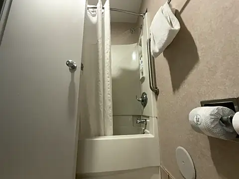 Goldie Glows63 online show from April 1, 5:09 am