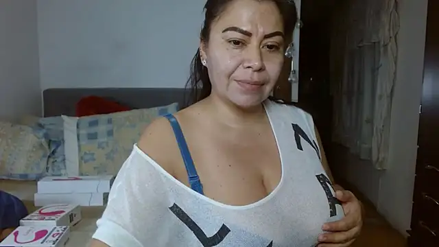 Snapshot of Karo_sexy chatting on February 27, 6:02 am Karo sexy online show from February 27, 6:02 am