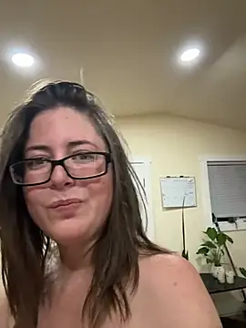 Naomi Blaire online show from March 3, 8:54 am