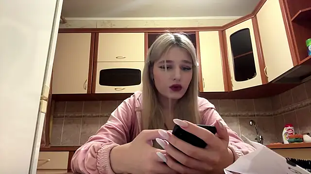 Snapshot of MiaBerlateen chatting on February 13, 3:45 pm MiaBerlateen online show from February 13, 3:45 pm