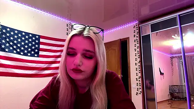 Snapshot of MiaBerlateen chatting on March 2, 5:20 pm MiaBerlateen online show from March 2, 5:20 pm