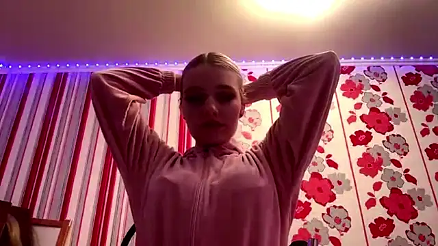 Snapshot of MiaBerlateen chatting on February 11, 3:01 pm MiaBerlateen online show from February 11, 3:01 pm