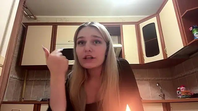 Snapshot of MiaBerlateen chatting on February 23, 7:03 pm MiaBerlateen online show from February 23, 7:03 pm