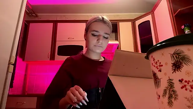 Snapshot of MiaBerlateen chatting on February 18, 6:26 pm MiaBerlateen online show from February 18, 6:26 pm