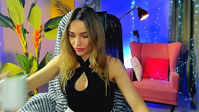 Snapshot of KrisWillis chatting on February 19, 12:57 pm KrisWillis online show from February 19, 12:57 pm