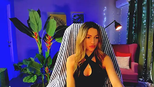 Snapshot of KrisWillis chatting on February 12, 1:00 pm KrisWillis online show from February 12, 1:00 pm