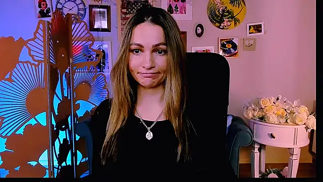 Snapshot of KrisWillis chatting on February 6, 9:16 am KrisWillis online show from February 6, 9:16 am