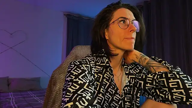 Katy Kar online show from February 14, 9:15 pm