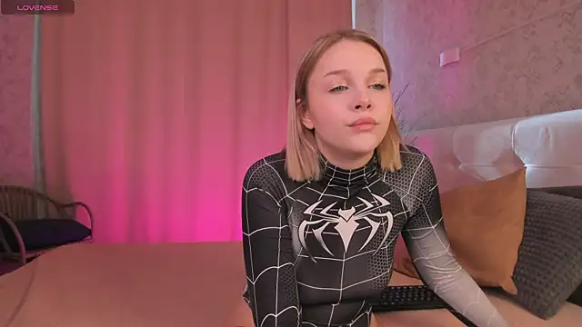 Snapshot of Jenifer_lo chatting on February 24, 9:21 am Jenifer lo online show from February 24, 9:21 am