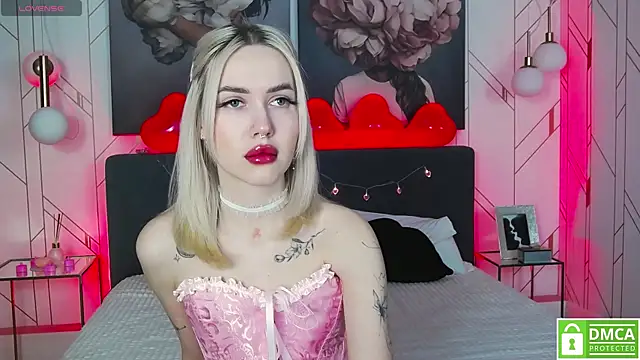 Snapshot of JosephineRowe chatting on February 13, 4:23 am JosephineRowe online show from February 13, 4:23 am